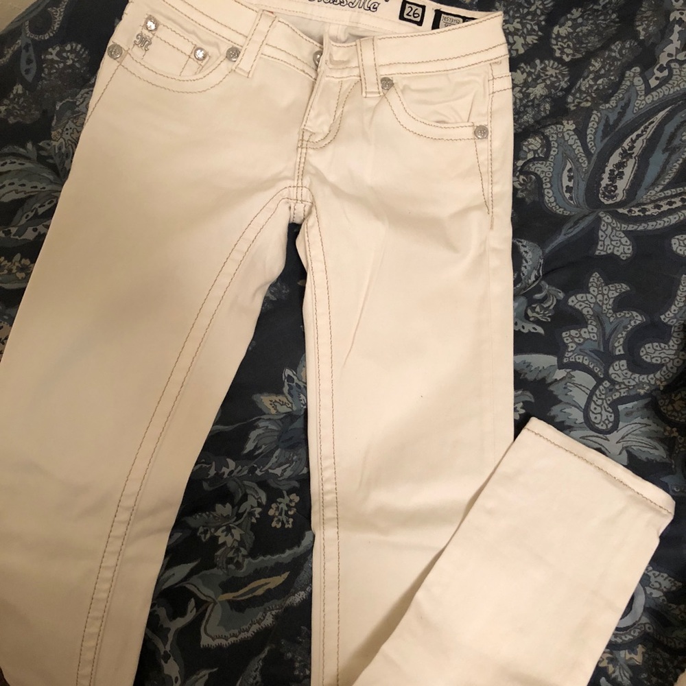White Miss Me jeans, size 26